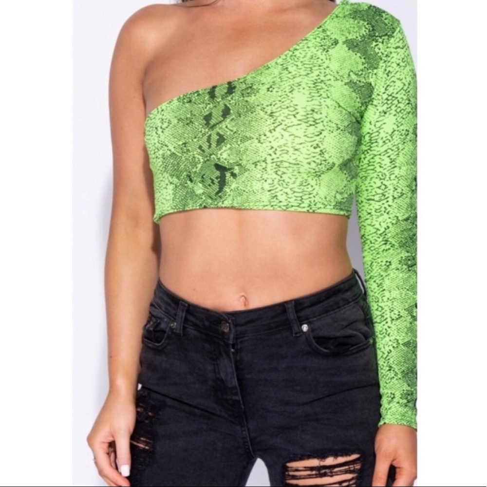 🔥NWT🔥Green Snake One Shoulder Crop